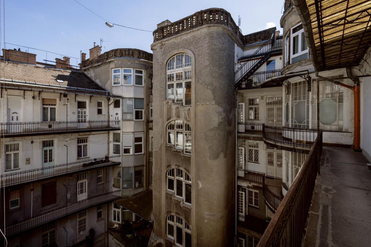 Skyline Serenity Retreat @Vaci Most Famous Street Budapest Eksteriør bilde