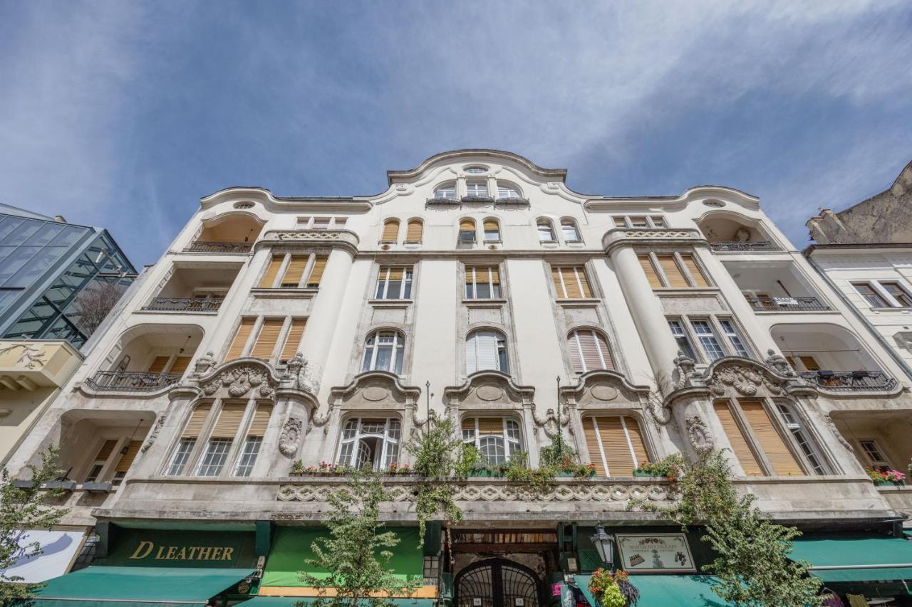 Skyline Serenity Retreat @Vaci Most Famous Street Budapest Eksteriør bilde